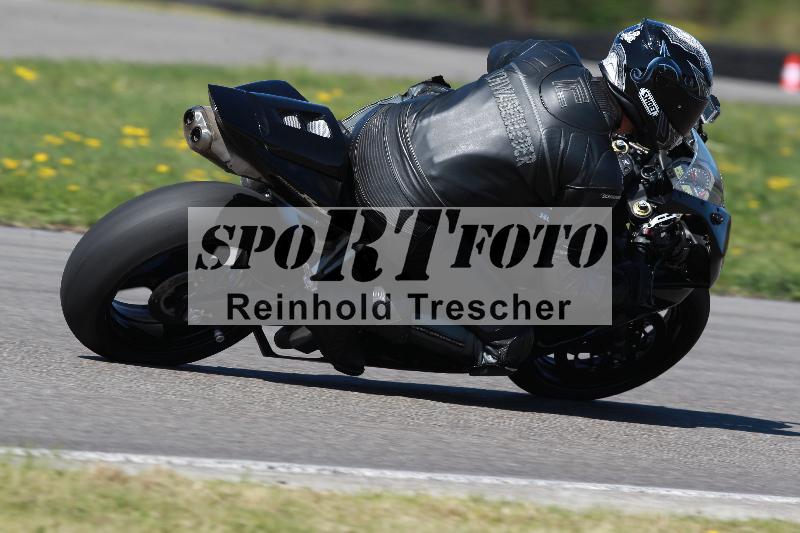 /Archiv-2022/08 17.04.2022 Speer Racing ADR/Gruppe gelb/backside